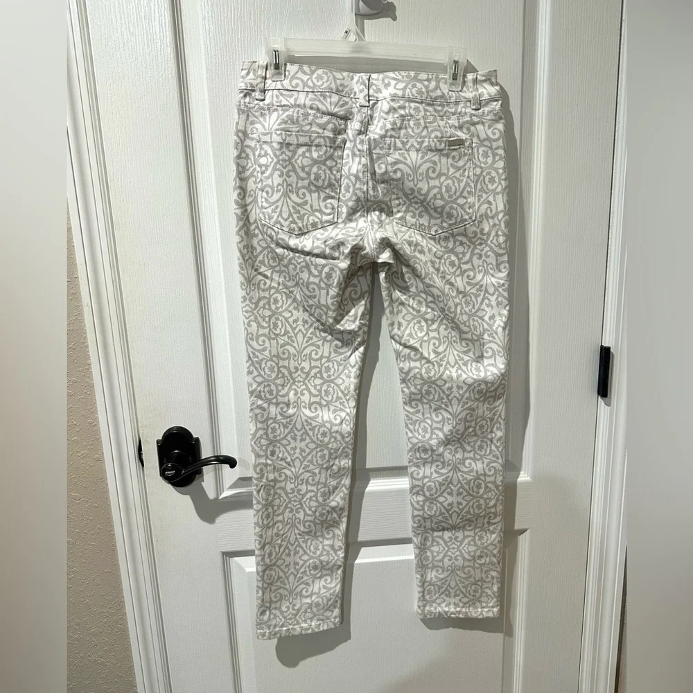 White House Black Market Gray and White Paisley Print Slim Ankle Jean Sz 6 NWOT - Picture 11 of 13